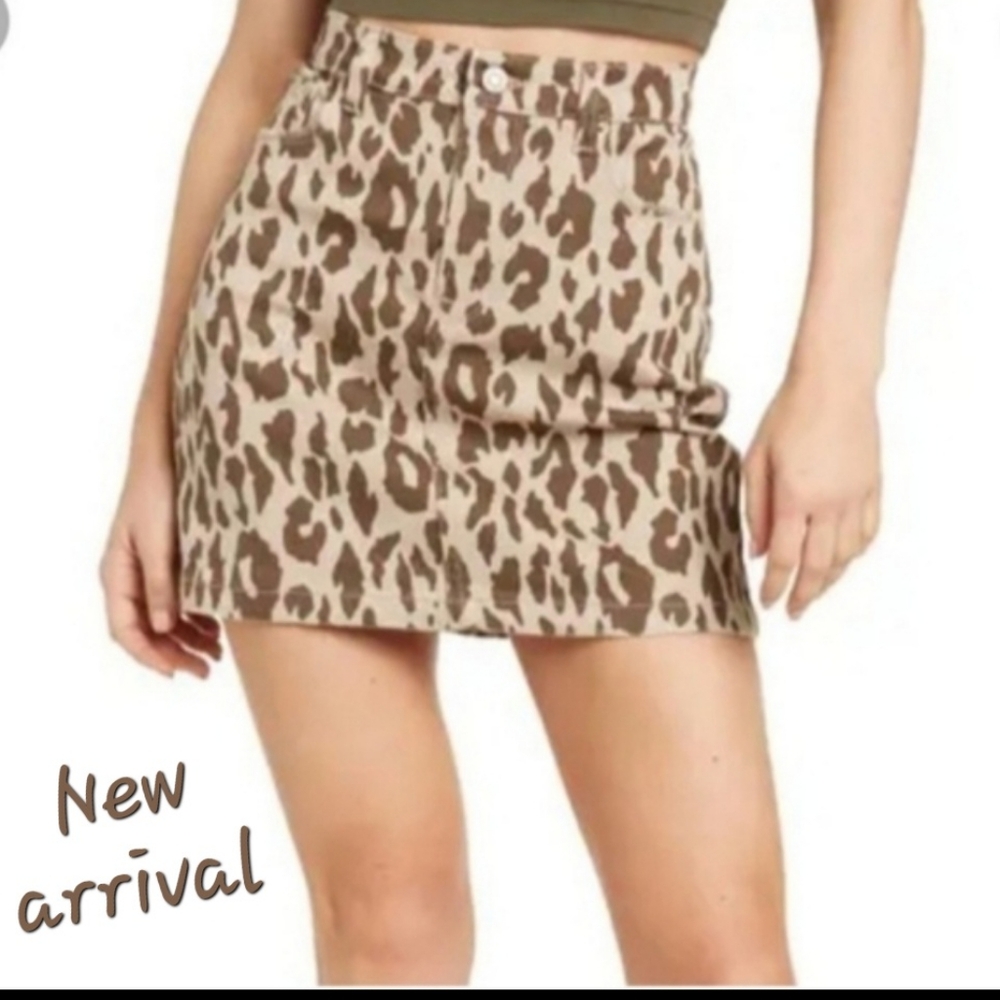 Kensie Jeans Vintage Luxe NWT Leopard print Mini Skirt Stretch Denim. NWT Size 4
